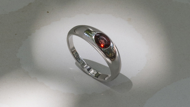 anello in argento 925 con granato pirope